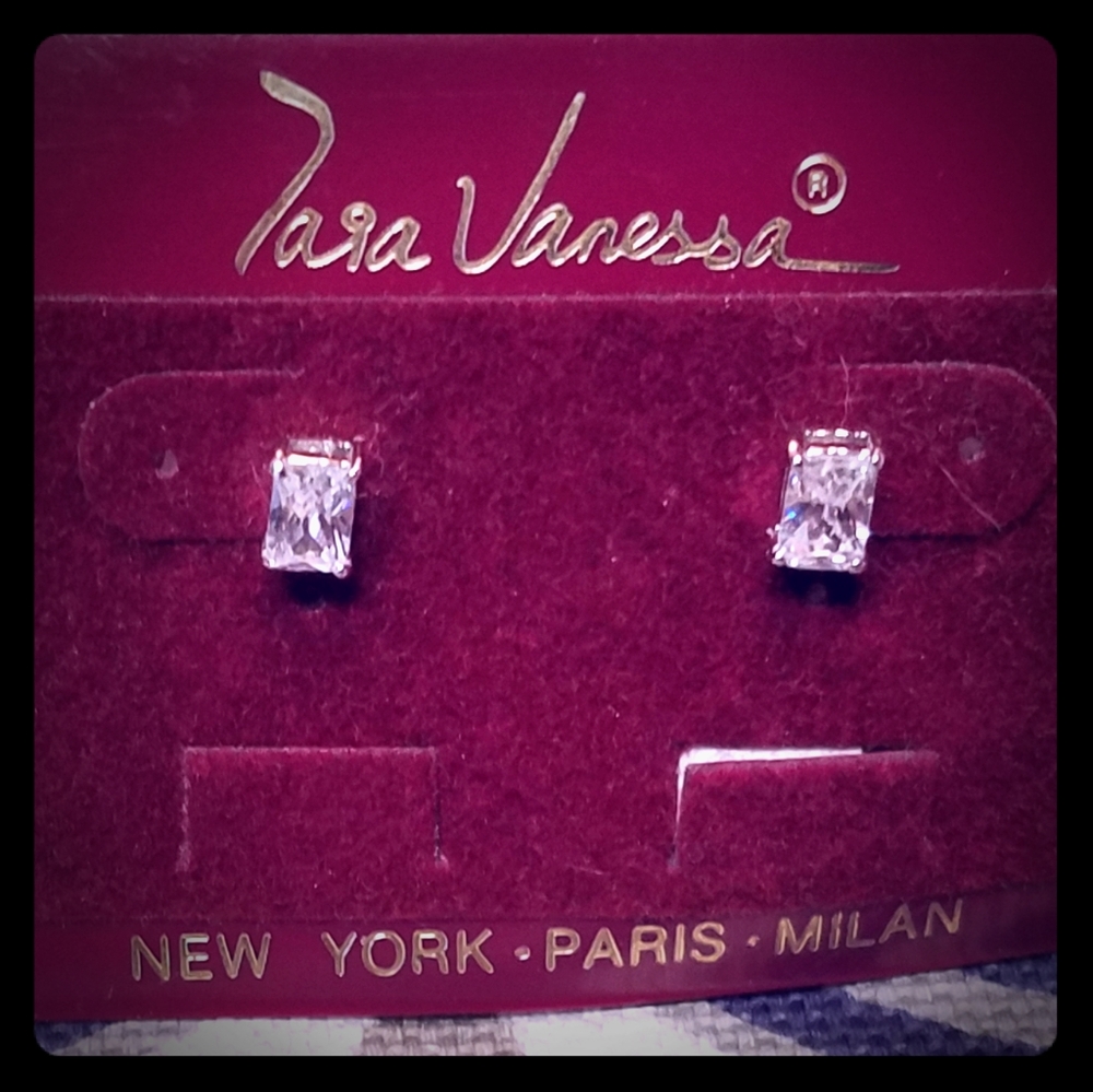 🆕️Tara Vanessa square cut CZ pierced earrings